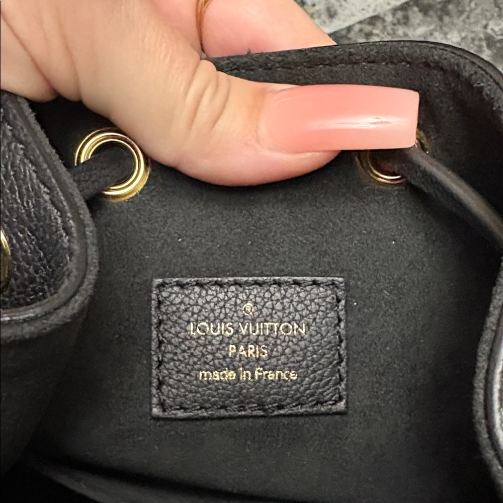 Louis Vuitton Lock Me Bucket bag - Picture 14 of 14
